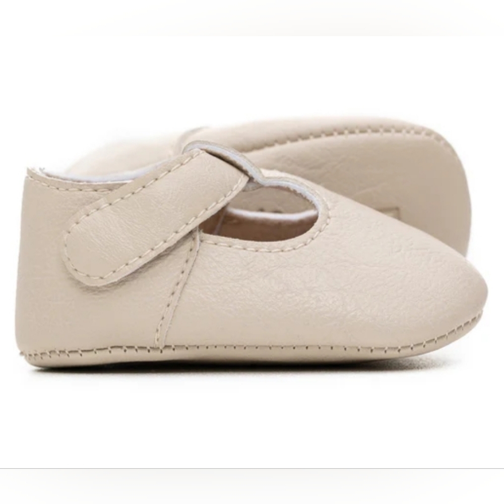 Sweet n Swag Moxy Mary Jane baby shoes sz 4 Alabaster